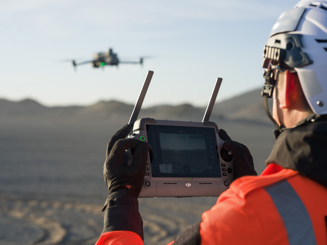 DJI Matrice 4 Thermal, DJI, Professional Drones, Drones, Usage : Precise aerial inspection from long distances, Safety, Security and Inspection, Thermal and RGB imaging, Max flight time (minutes) : 49, Maximum distance : 25 Km., Drone Type : Quadcopter, Warranty : 2 Years, Manufacturer ref. : 190021119321, 
