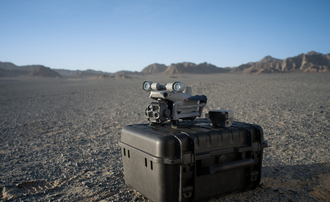 DJI Matrice 4 Thermal, DJI, Professional Drones, Drones, Usage : Precise aerial inspection from long distances, Safety, Security and Inspection, Thermal and RGB imaging, Max flight time (minutes) : 49, Maximum distance : 25 Km., Drone Type : Quadcopter, Warranty : 2 Years, Manufacturer ref. : 190021119321, 