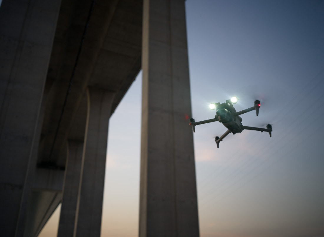 DJI Matrice 4 Thermal, DJI, Professional Drones, Drones, Usage : Precise aerial inspection from long distances, Safety, Security and Inspection, Thermal and RGB imaging, Max flight time (minutes) : 49, Maximum distance : 25 Km., Drone Type : Quadcopter, Warranty : 2 Years, Manufacturer ref. : 190021119321, 